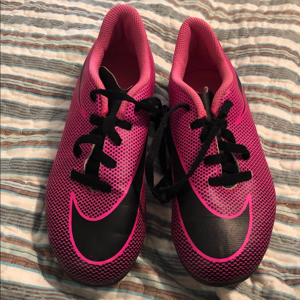 NEW Pink Youth Nike Soccer cleats size 1